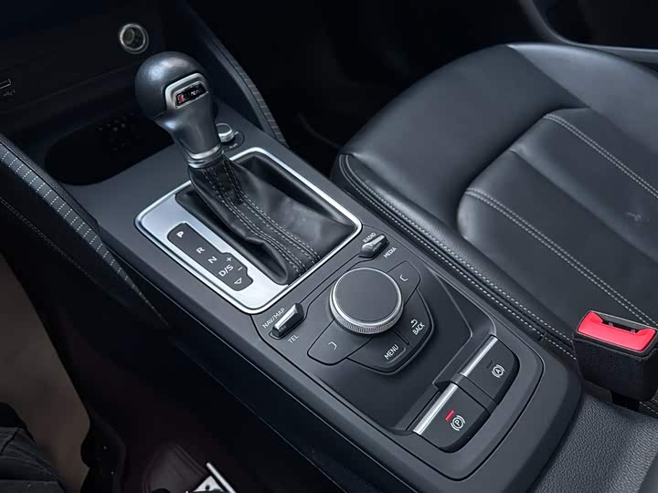 720x540_0_q87_c42_autohomecar__ChxpVWmupEeAPzKBAAGUFErs7iw928