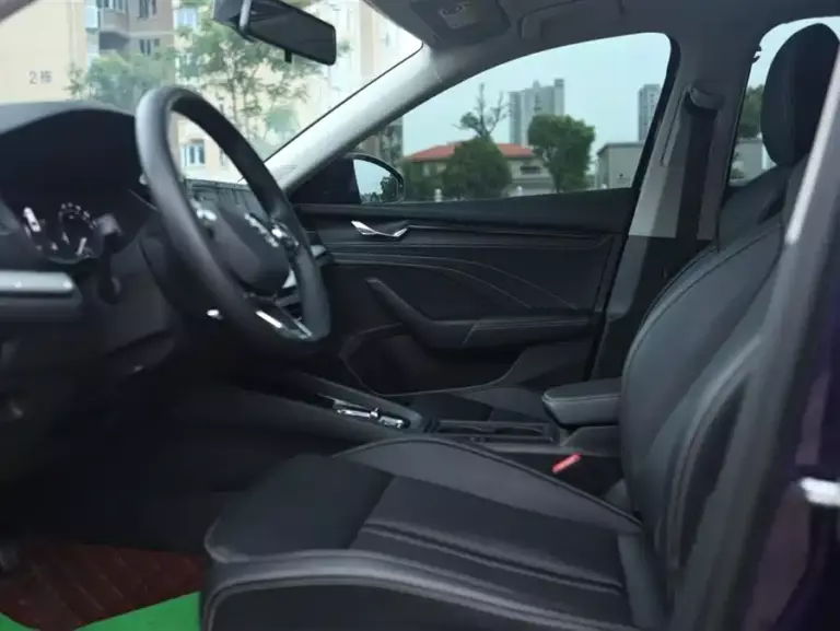 900x675_0_q87_c42_autohomecar__ChxpV2oYENyAGb5RAAEazOgrNho828.jpg