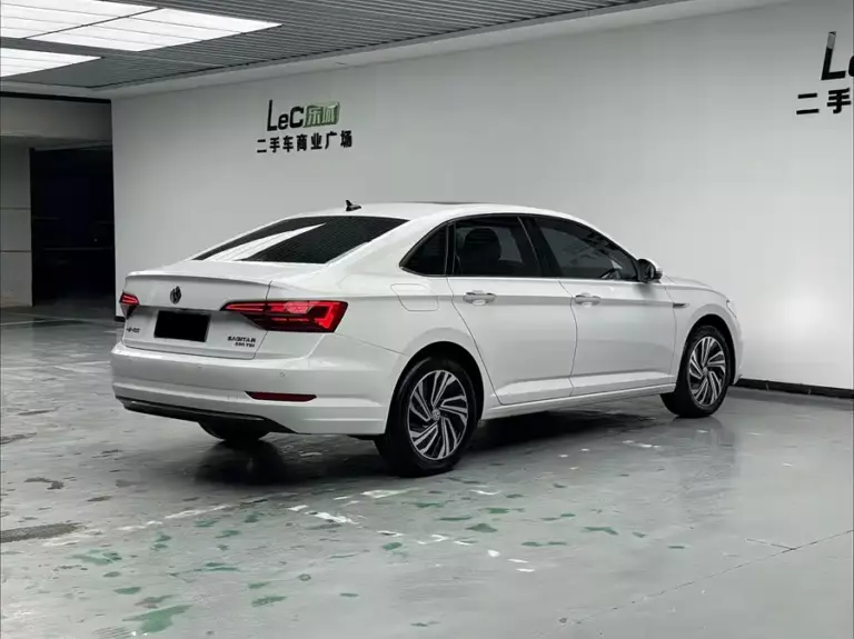 900x675_0_q87_c42_autohomecar__ChxpVmnNzQWAdRjGAAc4aQ9_wOw542.jpg