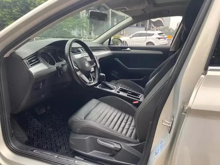 900x675_0_q87_c42_autohomecar__ChxpVWoaUfSAZjofAAizRAlLRaw099.jpg