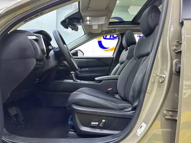 900x675_0_q87_c42_autohomecar__ChxpVWoiGLKAOUi4AAgqTmFIOwY954.jpg