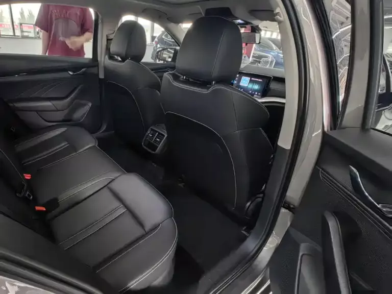 900x675_0_q87_c42_autohomecar__ChxpVWoIZQCARs8KAASUd5yakFM430.jpg