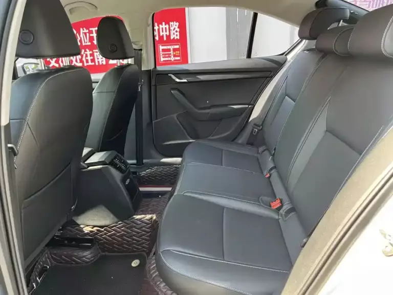 900x675_0_q87_c42_autohomecar__ChxpWGoc9mGAY2meAAMeEM8PVQQ036.jpg